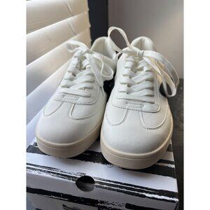 DV By Dolce Vita Women's White & Black Lace-Up Sneakers 9 NWOB